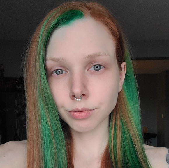 Meet your Posher, Emily - Picture 1 of 1